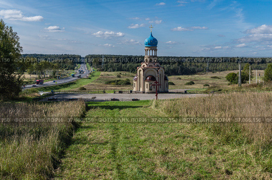 Россия, Московская область, Можайский городской округ, деревня Ельня, Покровская церковь (2021 год). Редакционное фото, фотограф glokaya_kuzdra / Фотобанк Лори