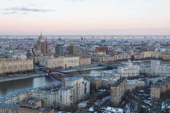 Россия. Москва. Вид на город со смотровой площадки гостиницы "Украина" (2022 год). Редакционное фото, фотограф Литвяк Игорь / Фотобанк Лори