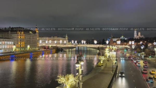 Россия, Москва. Вид на вечернюю Москву с Парящего моста. Январь 2025. Russia, Moscow. View of evening Moscow from the Floating Bridge. January 2025. Редакционное видео, видеограф Александр Рыбалка / Фотобанк Лори