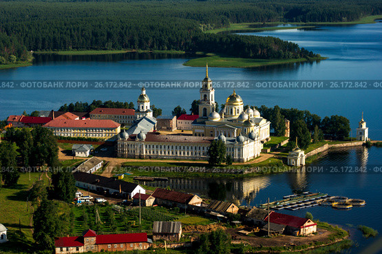 Россия, озеро Селигер, православный монастырь Нилова Пустынь. Стоковое фото, фотограф glokaya_kuzdra / Фотобанк Лори