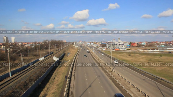 Ростовское шоссе. Въезд в город Краснодар (2019 год). Стоковое видео, видеограф Олег Хархан / Фотобанк Лори