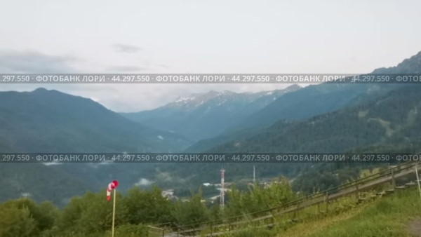 Роза Хутор вид на горный кластер. Аттракцион Родельбан. (2024 год). Стоковое видео, видеограф Сергей Татаринцев / Фотобанк Лори