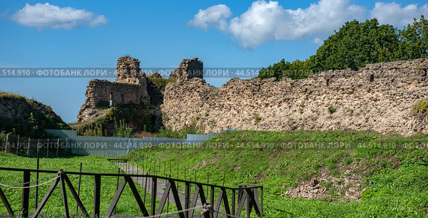 Ruins of Koporye fortress (2024) Стоковое фото, фотограф Анна Кривицкая / Фотобанк Лори