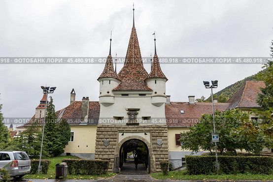 Румыния. Брашов. Вид на ворота Екатерины. Romania. Brashov. View of the Catherine Gate. Стоковое фото, фотограф Алексей Смышляев / Фотобанк Лори