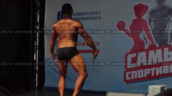 Russia, Nizhny Novgorod, Volzhskaya embankment 21, 05.06.2021. Athletes, men in swimming trunks on stage, bodybuilding performance. Россия, Нижний Новгород, Волжская набережная, 21, 05.06.2021. Спортсмены, мужчины в плавках на сцене, выступление по бодибилдингу. Редакционное видео, видеограф Egor Sarantstv / Фотобанк Лори