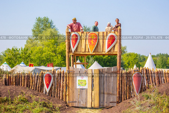 Russia, Samara, August, 2018: Medieval marching camp with a moat, rampart and fortress gates. Military history festival "Military case" with. Редакционное фото, фотограф Акиньшин Владимир / Фотобанк Лори