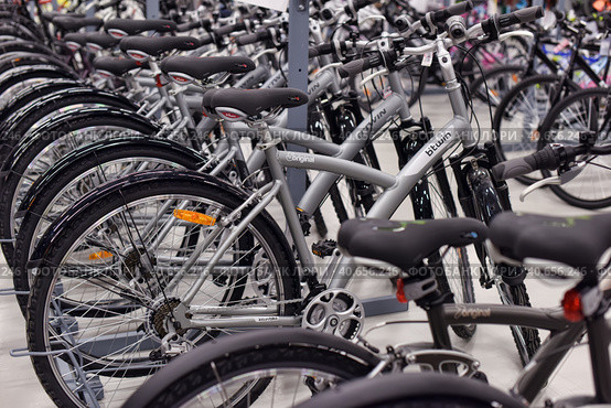 Russia, St. Petersburg 09,03,2015Bicycles for sale in a sporting goods store. Редакционное фото, фотограф Анна Кривицкая / Фотобанк Лори