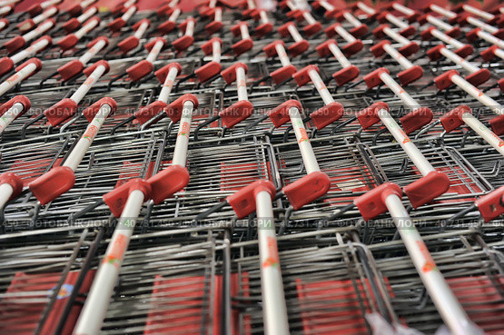 Russia, St. Petersburg, 10,12,2014 Empty carts for products in the supermarket. Редакционное фото, фотограф Анна Кривицкая / Фотобанк Лори