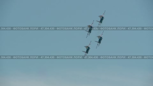 Russian air force aerobatic team Russian Knights SU-27. Стоковое видео, видеограф Алексей Сергеев / Фотобанк Лори