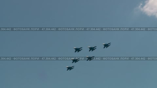 Russian air force aerobatic team Russian Knights SU-27. Стоковое видео, видеограф Алексей Сергеев / Фотобанк Лори