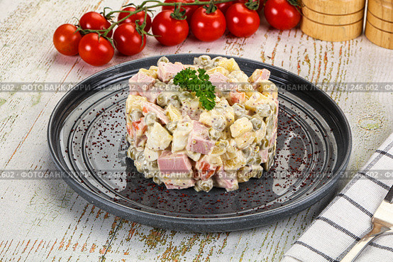Russian traditional Olivier salad with sausages. Стоковое фото, фотограф Андрей Старостин / Фотобанк Лори
