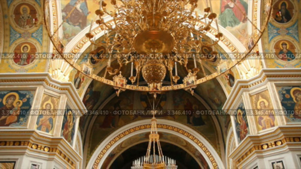 Русская православная церковь. Кафедральный собор Рождества Богородицы, Уфа. Роспись, паникадило. Стоковое видео, видеограф Mikhail Erguine / Фотобанк Лори