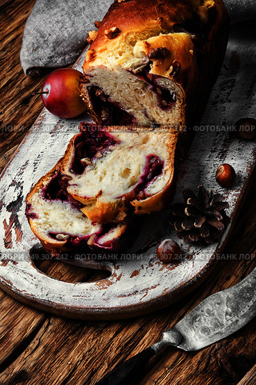 rustic handmade brioche. Стоковое фото, агентство Ingram Publishing / Фотобанк Лори