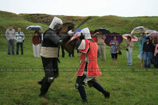 Рыцарские бои, Новогрудок, Беларусь (2008 год). Редакционное фото, фотограф Марина Шатерова / Фотобанк Лори