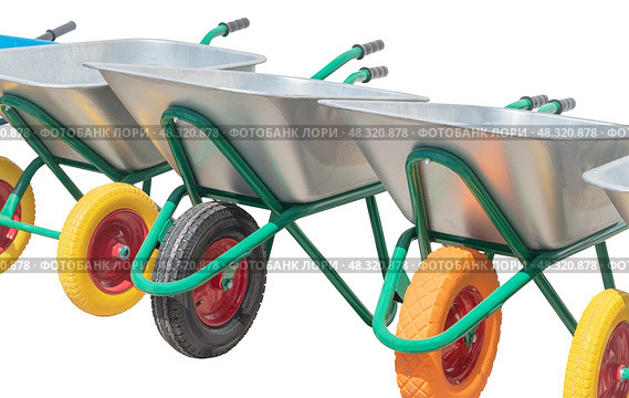 Садовые металлические тележки-тачки, изолированные на белом фоне. Garden metal wheelbarrow cart isolated on white background. Стоковое фото, фотограф Татьяна Д / Фотобанк Лори