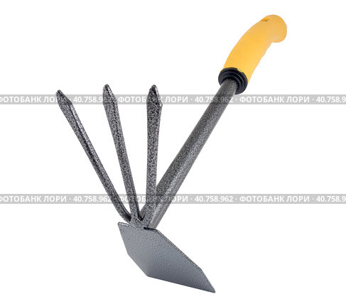 Садовый инструмент для прополки грядок на белом фоне. Garden hoe tool isolated on white background. Стоковое фото, фотограф Татьяна Д / Фотобанк Лори