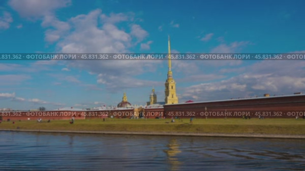 Saint-Petersburg. Peter and Paul Fortress on a sunny day. Timelapse. Стоковое видео, видеограф Виктор Тихонов / Фотобанк Лори