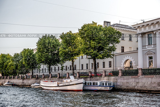Saint Petersburg, Russia, 21 Jule 2019, Tourist boat trip on canals and rivers. Редакционное фото, фотограф Spirit River / Фотобанк Лори