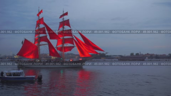 Saint-Petersburg, RUSSIA - Jun 21 2018, 4k: Fireworks show Scarlet sails repetition, Neva river, on Jun 21, 2018 in Saint-Petersburg, Russia. Редакционное видео, видеограф Сергей Богомяко / Фотобанк Лори
