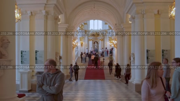 Saint-Petersburg, Russia - May 18th, 2022. Interiors of the State Hermitage Museum. Редакционное видео, видеограф Denis Vostrikov / Фотобанк Лори