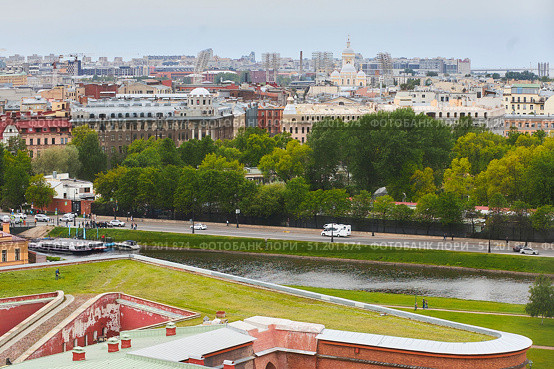 SAINT PETERSBURG, RUSSIA - MAY 27, 2021: The city center on the Petrograd side from a high point. Редакционное фото, фотограф Наталия Кирсанова / Фотобанк Лори