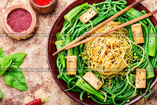 Salad with pasta, asparagus beans,fried cheese,mung bean, and okra.. Oriental vegetable salad with pasta. Стоковое фото, агентство Ingram Publishing / Фотобанк Лори