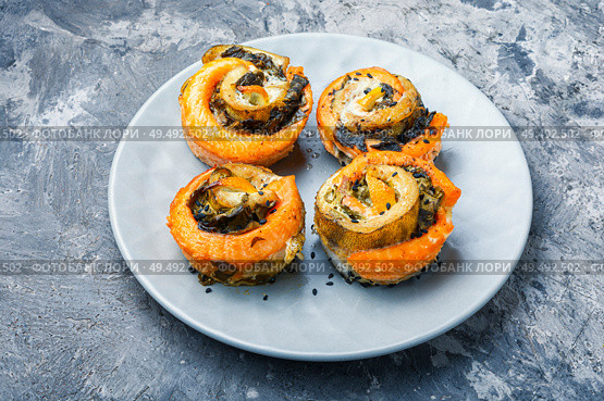 Salmon and pike perch fish roses.Banquet fish dish. Grilled fish dish. Стоковое фото, агентство Ingram Publishing / Фотобанк Лори