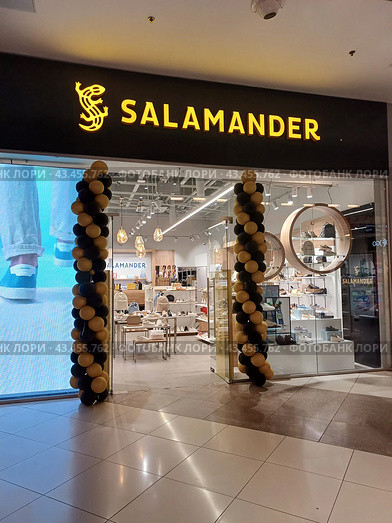Салон обуви Salamander. Торговый комплекс «Город Лефортово». Шоссе Энтузиастов, 12, корпус 2. Район Лефортово. Город Москва (2024 год). Редакционное фото, фотограф lana1501 / Фотобанк Лори