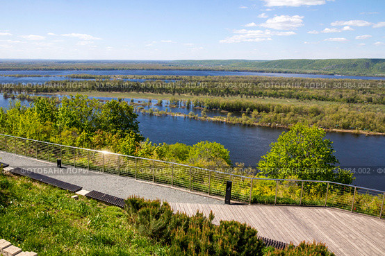 Samara Luka. View of the Volga, Zhigulevsky Gate. Helipad (2024 год). Стоковое фото, фотограф Акиньшин Владимир / Фотобанк Лори