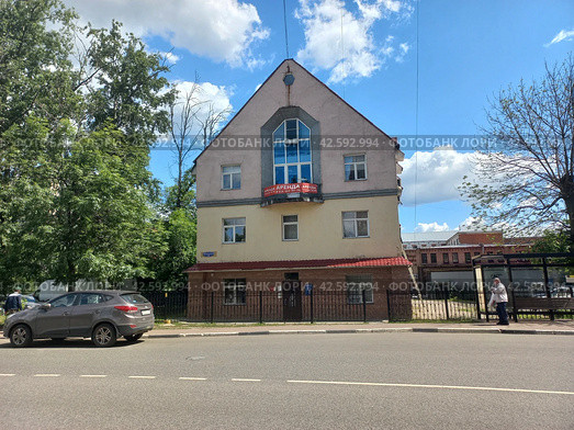Самое старое сохранившееся строение Реутова. Построено около 1790 года. Ашхабадская улица, 16/1.Город Реутов. Балашихинский район. Московская область (2023 год). Редакционное фото, фотограф lana1501 / Фотобанк Лори