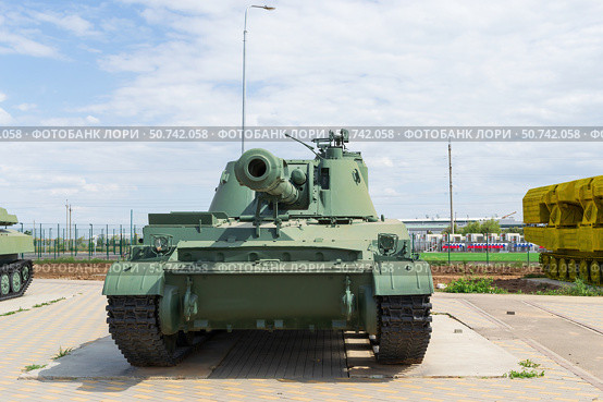 Самоходная 152 мм гаубица 2С3 «Акация» в парке Патриот, выставка военной техники, артиллерия. Средняя Ахтуба, Волгоградская область, Россия. (2024 год). Редакционное фото, фотограф Андрей Цыганков / Фотобанк Лори