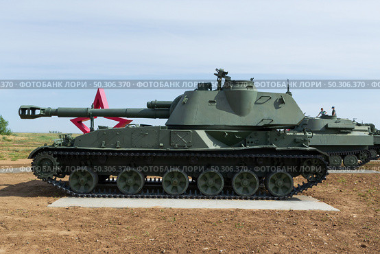 Самоходная гаубица 2С3 «Акация», калибр 152 мм, в парке Патриот (2022 год). Редакционное фото, фотограф Андрей Цыганков / Фотобанк Лори