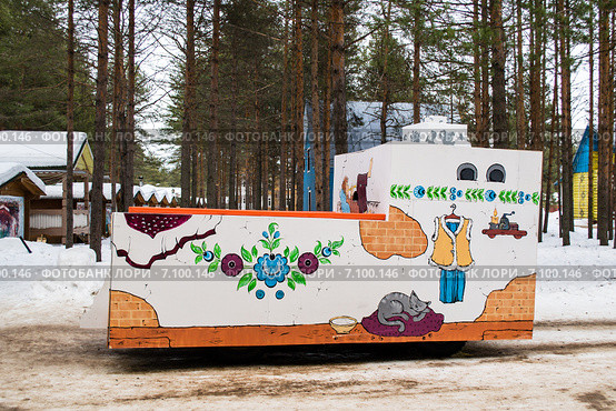 Самоходная печка на вотчине Деда Мороза в Великом Устюге (2015 год). Редакционное фото, фотограф Светлана Шимкович / Фотобанк Лори