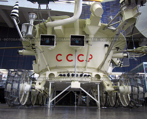 Самоходный аппарат "Луноход-2", экспонат музея истории космонавтики, город Калуга (2014 год). Редакционное фото, фотограф Вячеслав Палес / Фотобанк Лори