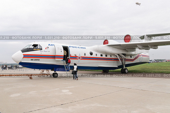 Самолет-амфибия МЧС России БЕ-200ЧС на МАКС-2013. Редакционное фото, фотограф Алёшина Оксана / Фотобанк Лори
