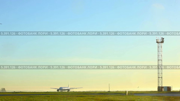 Самолет готов к взлету. Стоковое видео, видеограф Игорь Жоров / Фотобанк Лори