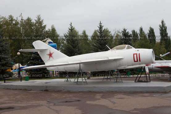 Самолёт "МИГ-17". Парк Победы в Казани (2013 год). Редакционное фото, фотограф Литвяк Игорь / Фотобанк Лори