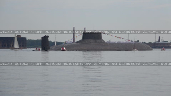 Самый большой российский  подводный крейсер "Дмитрий Донской" на рейде Кронштадта перед празднованием Дня ВМФ (2017 год). Редакционное видео, видеограф Виктор Карасев / Фотобанк Лори
