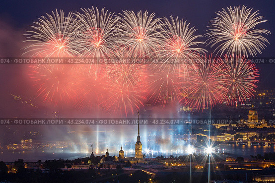 Санкт-Петербург. "Алые паруса 2023". Праздничный фейерверк над Петропавловской крепостью. Вид с телебашни (2022 год). Редакционное фото, фотограф Литвяк Игорь / Фотобанк Лори
