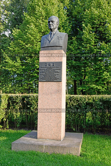 Санкт-Петербург. Бюст Николая Пилюгина в парке Победы (2015 год). Редакционное фото, фотограф Максим Мицун / Фотобанк Лори