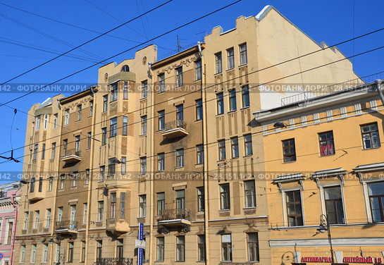 Санкт-Петербург, Литейный проспект, дом 16. Дом Ф. К. Шульца - Доходный дом А. М. Александрова на фоне синего неба (2018 год). Редакционное фото, фотограф Овчинникова Ирина / Фотобанк Лори