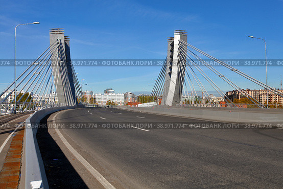 Санкт-Петербург. Мост Бетанкура между Петровским островом и островом Декабристов. (2018 год). Редакционное фото, фотограф Александр Тарасенков / Фотобанк Лори