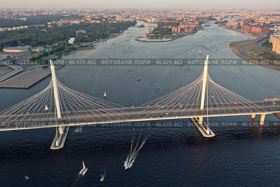 Санкт-Петербург. Мост через Корабельный фарватер (2021 год). Стоковое фото, фотограф Петр Ковалев / ТАСС / Фотобанк Лори