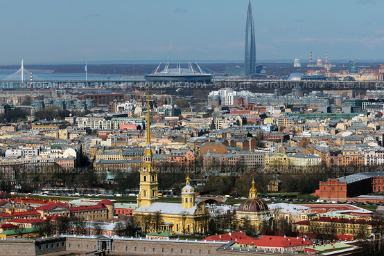 Санкт-Петербург. Вид с высоты птичьего полёта на Петропавловскую крепость, Петроградскую сторону, Стадион "Зенит-Арена" и Лахта-центр. (2021 год). Редакционное фото, фотограф Александр Тарасенков / Фотобанк Лори