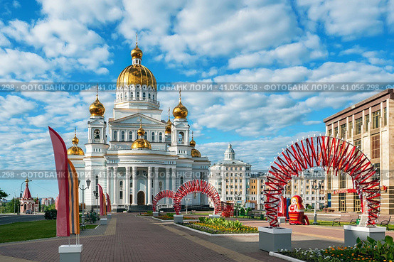 Saransk, Mordovia, Russia. 05.06.2023. The Cathedral of Saint Feodor Ushakov in Saransk, consecrated in 2009, Russia. The Cathedral of the Holy Righteous Warrior Theodore Ushakov on Bolshevistskaya Street. Редакционное фото, фотограф Оксана Медведева / Фотобанк Лори