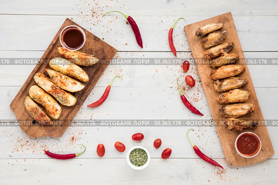 sauces spices near fried chicken potatoes. Стоковое фото, агентство Ingram Publishing / Фотобанк Лори