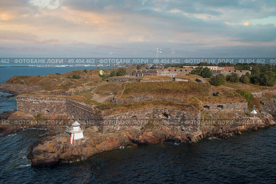 Scenic summer aerial view of Suomenlinna (Sveaborg) sea fortress in Helsinki, Finland. Стоковое фото, агентство Ingram Publishing / Фотобанк Лори