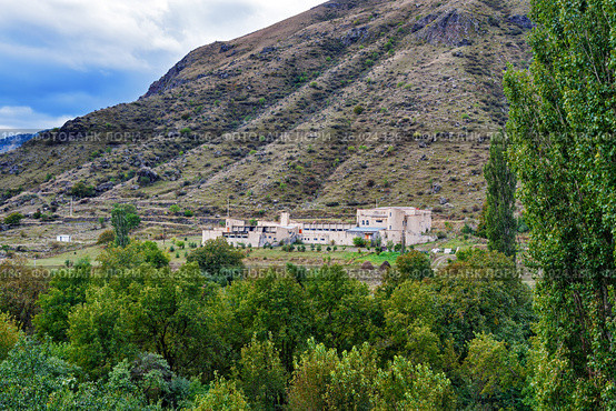 School look like fortress in Khertvisi. Georgia (2016 год). Стоковое фото, фотограф Elena Odareeva / Фотобанк Лори