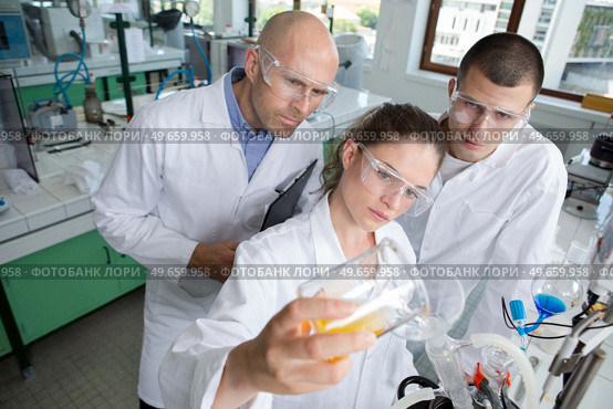 science research project in laboratory. Стоковое фото, агентство Ingram Publishing / Фотобанк Лори
