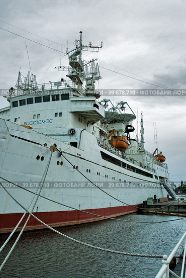Scientific vessel Kosmonavt Victor Patsaev (2010 год). Редакционное фото, фотограф Сергей Буторин / Фотобанк Лори